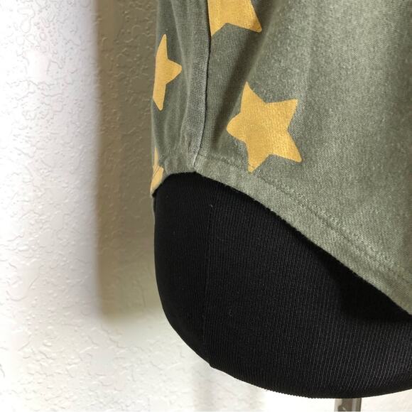 Chaser green and gold star print knit top size Medium - Picture 5 of 15